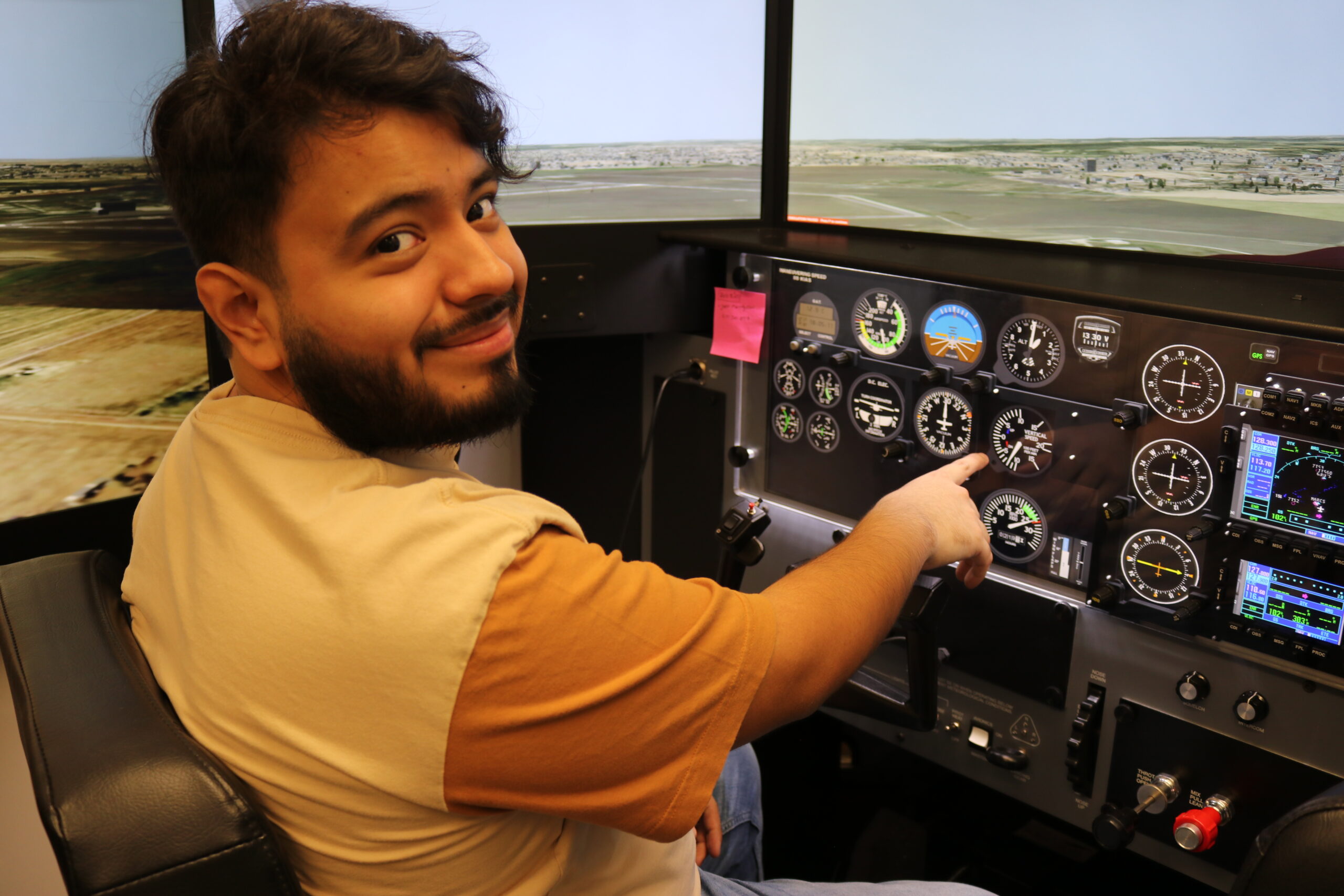 Roberto Saenz in Avoinics Lab 2024